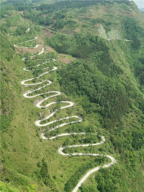 夏游貴州·山水秘境｜24道拐，晴隆最美旅游路